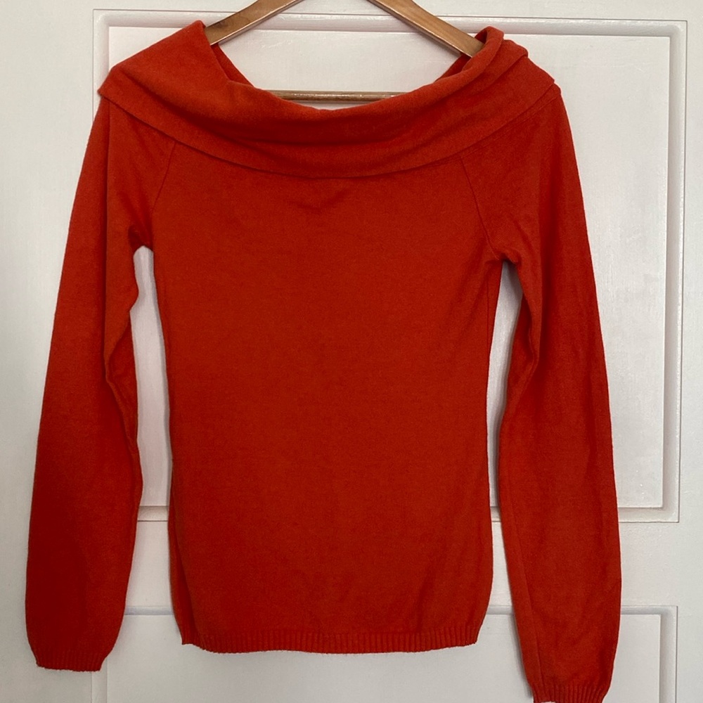 Iki off-shoulder sweater
